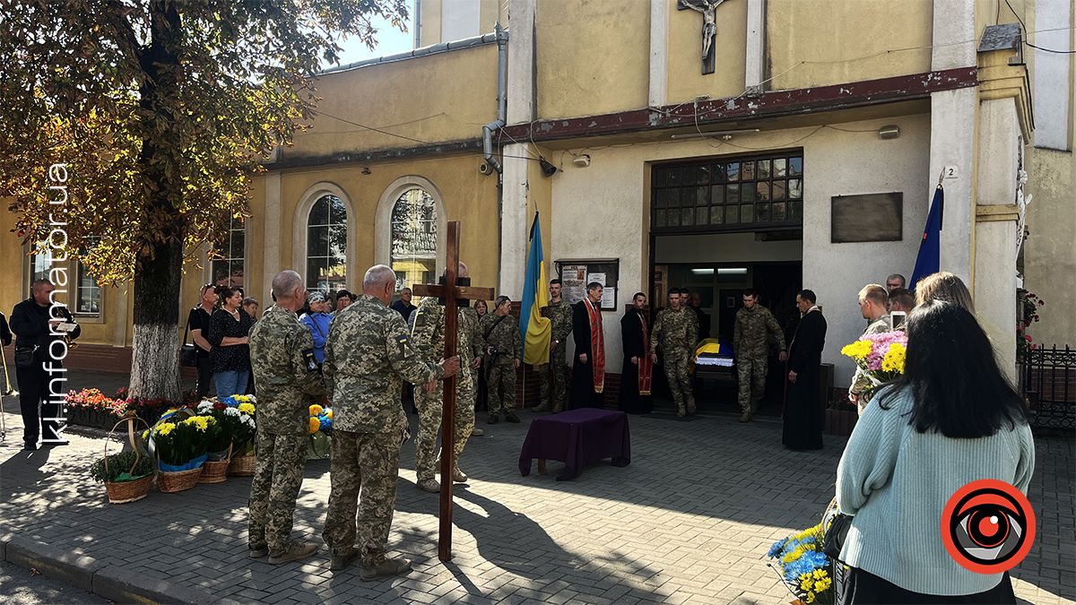 Назавжди 48...У Коломиї попрощалися з загиблим Ярославом Пукасом 3