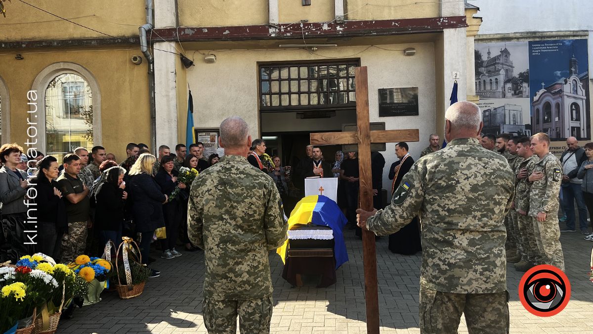 Назавжди 48...У Коломиї попрощалися з загиблим Ярославом Пукасом 7