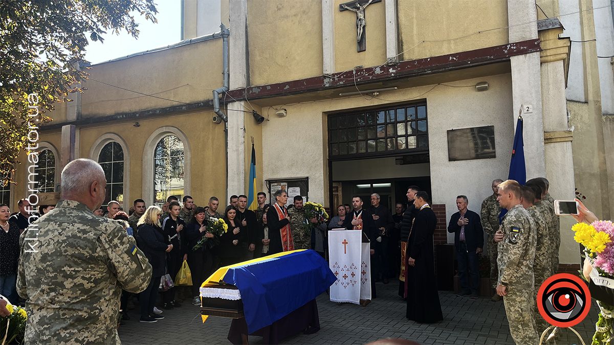 Назавжди 48...У Коломиї попрощалися з загиблим Ярославом Пукасом 5