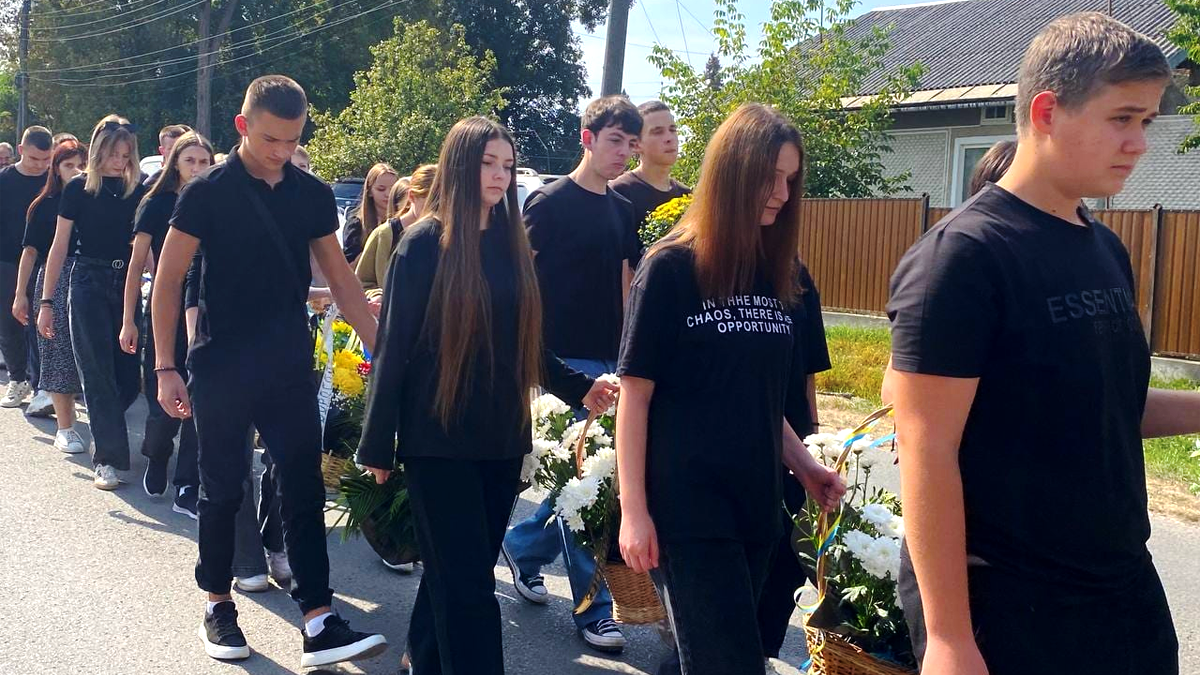 У Городенці попрощалися з загиблим воїном Ігорем Левицьким 3