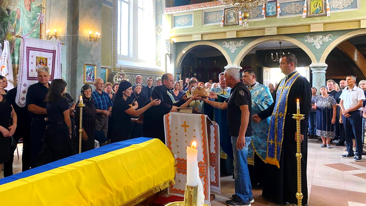 У Городенці попрощалися з загиблим воїном Ігорем Левицьким 5