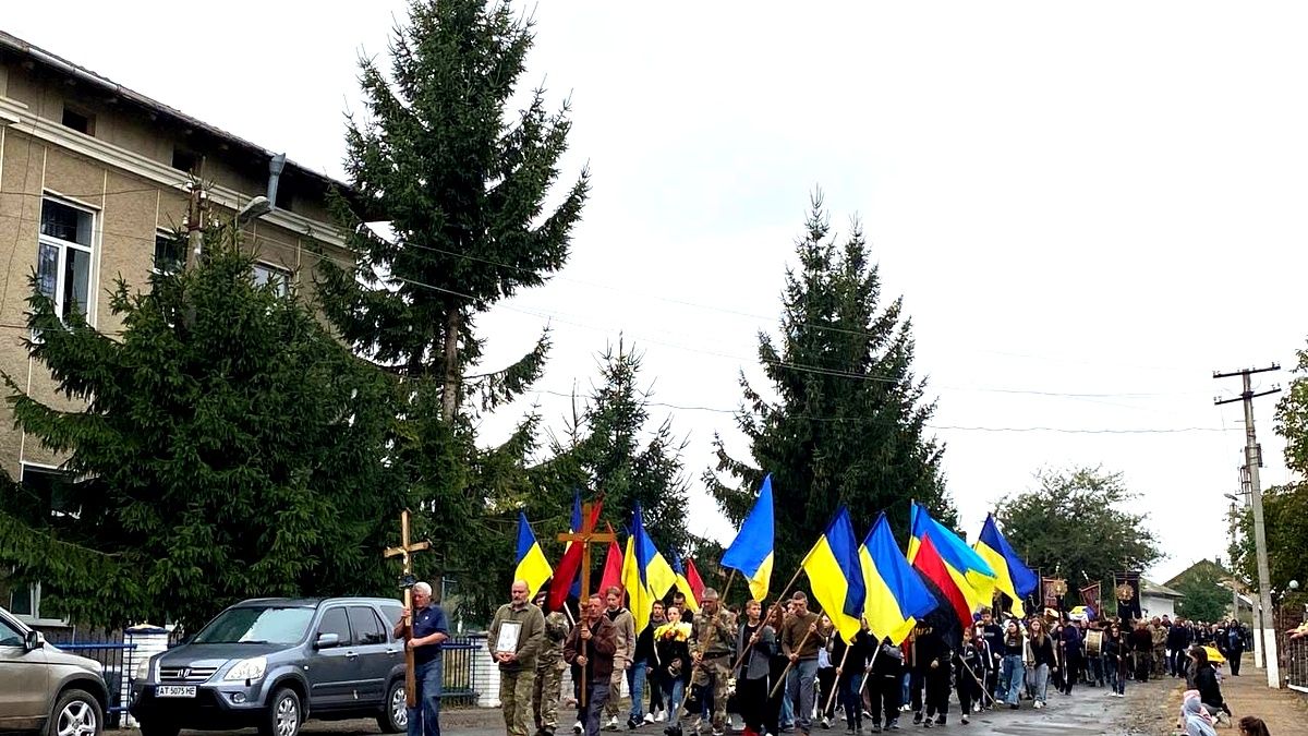 Назавжди 40... На Городенківщині попрощалися з загиблим Василем Гладаном 5