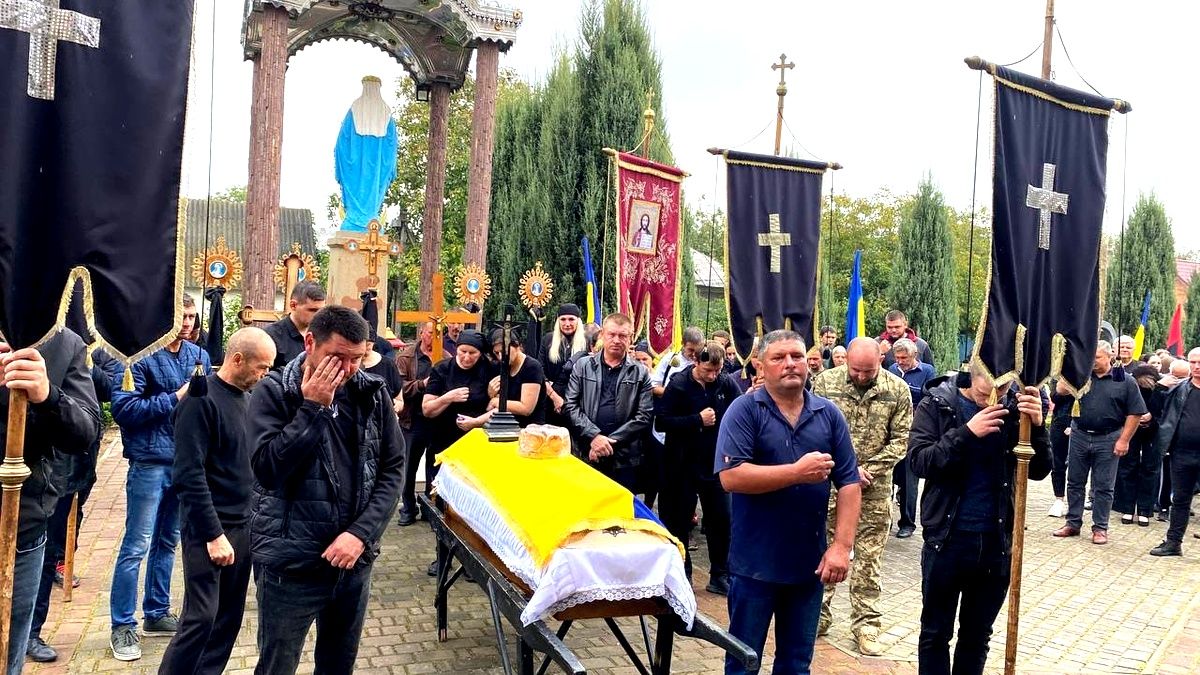 Назавжди 40... На Городенківщині попрощалися з загиблим Василем Гладаном 4