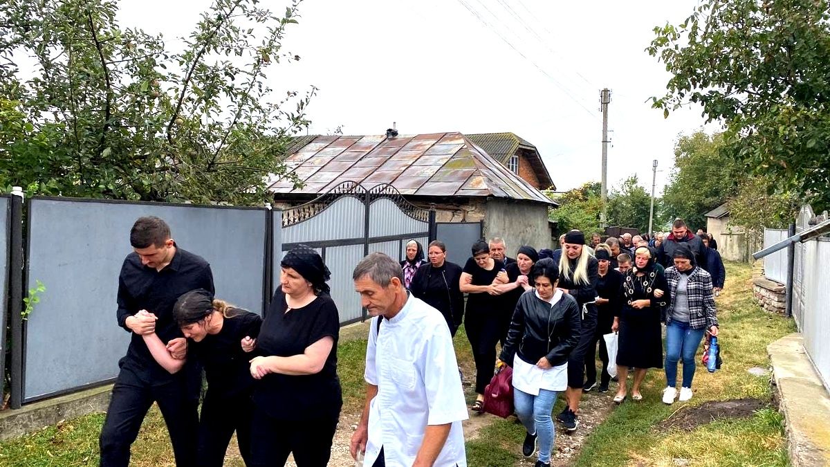 Назавжди 40... На Городенківщині попрощалися з загиблим Василем Гладаном 3