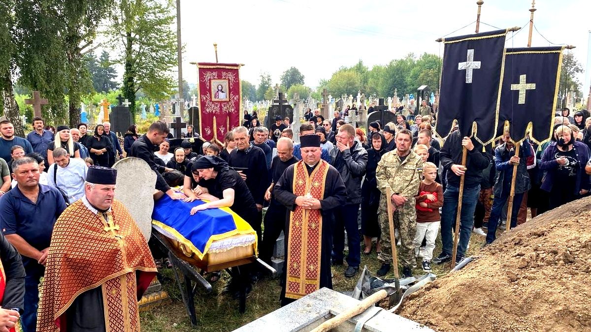 Назавжди 40... На Городенківщині попрощалися з загиблим Василем Гладаном 7