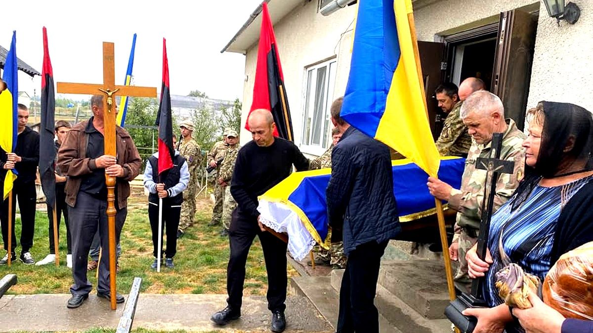 Назавжди 40... На Городенківщині попрощалися з загиблим Василем Гладаном 1