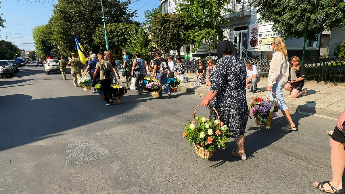 У Надвірній попрощалися з воїном Василем Ревуцьким 2