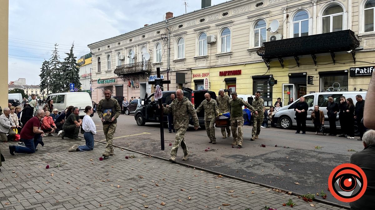 Навіки 23... До Коломиї на вічний спочинок повернувся юний Герой Антон Дмитерко 15
