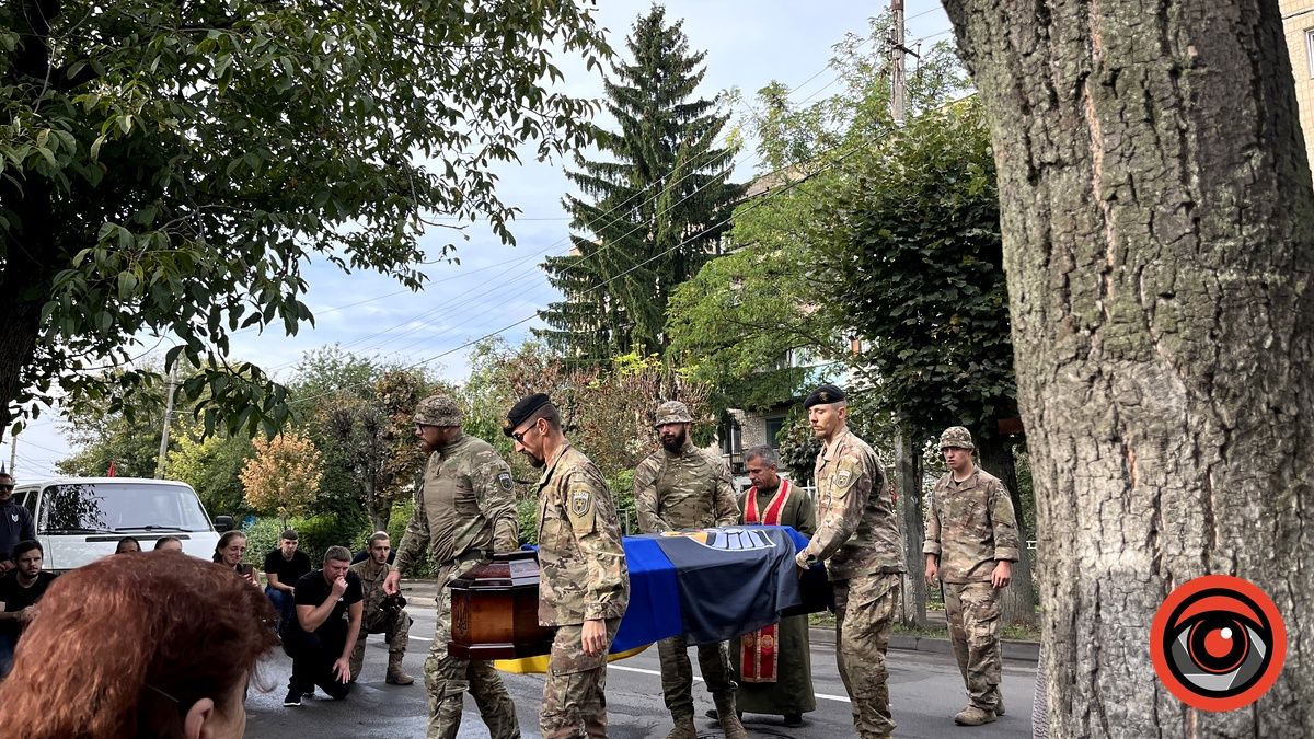 Навіки 23... До Коломиї на вічний спочинок повернувся юний Герой Антон Дмитерко 5