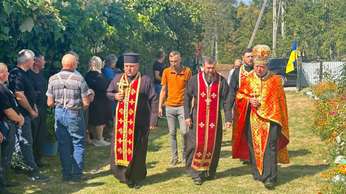 Надвірнянщина провела в останню дорогу захисника Любомира Василенка 3