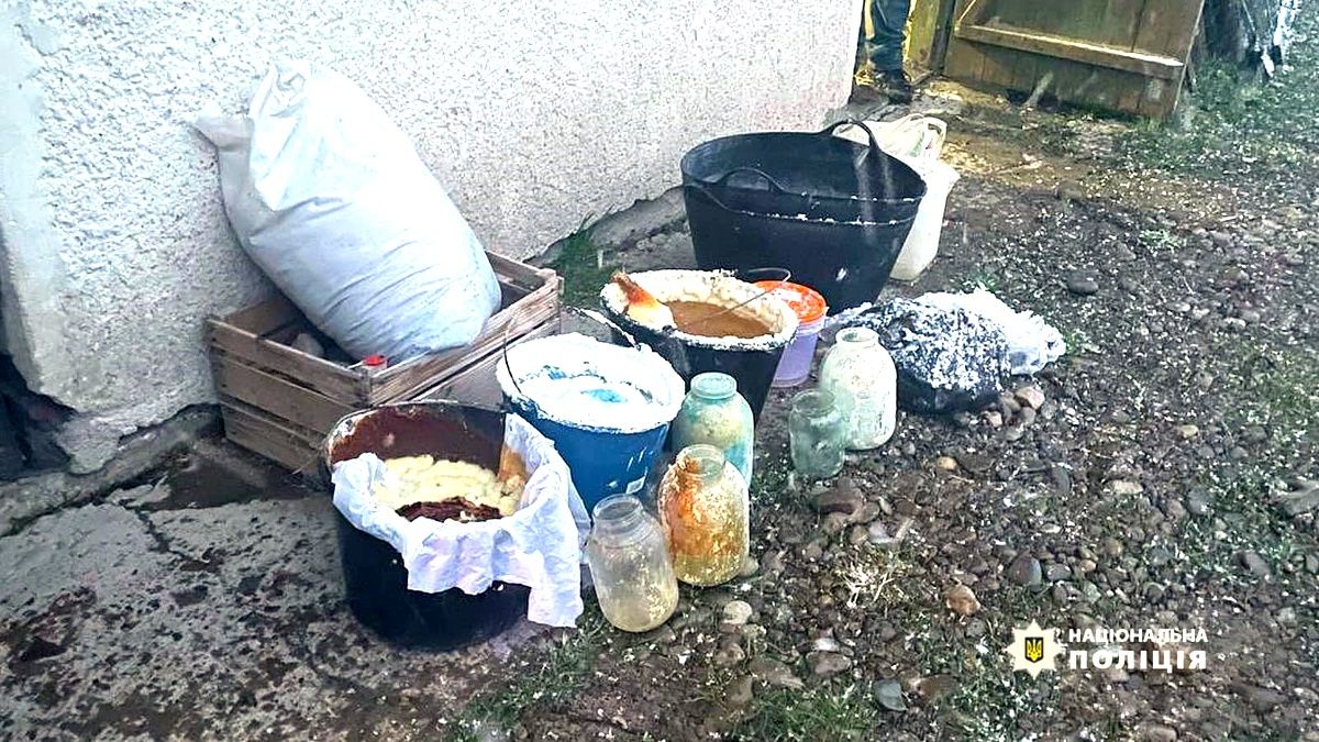 На Прикарпатті судитимуть учасників злочинної групи, які виготовляли та збували психотропи 2