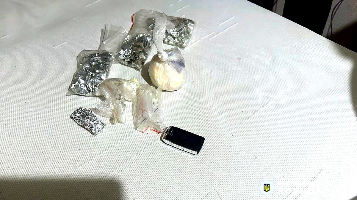 На Прикарпатті судитимуть учасників злочинної групи, які виготовляли та збували психотропи 3