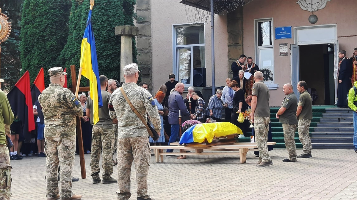 У Яремче попрощалися з полеглим воїном Валерієм Заїкою 2