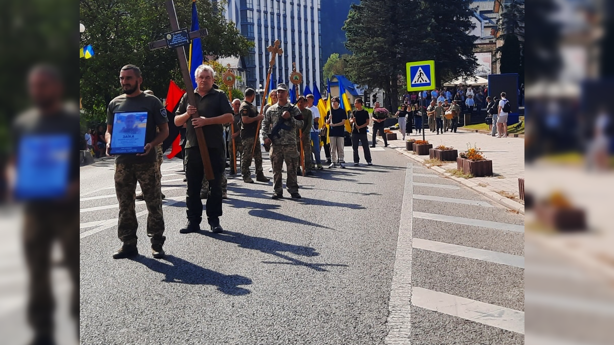 У Яремче попрощалися з полеглим воїном Валерієм Заїкою 4