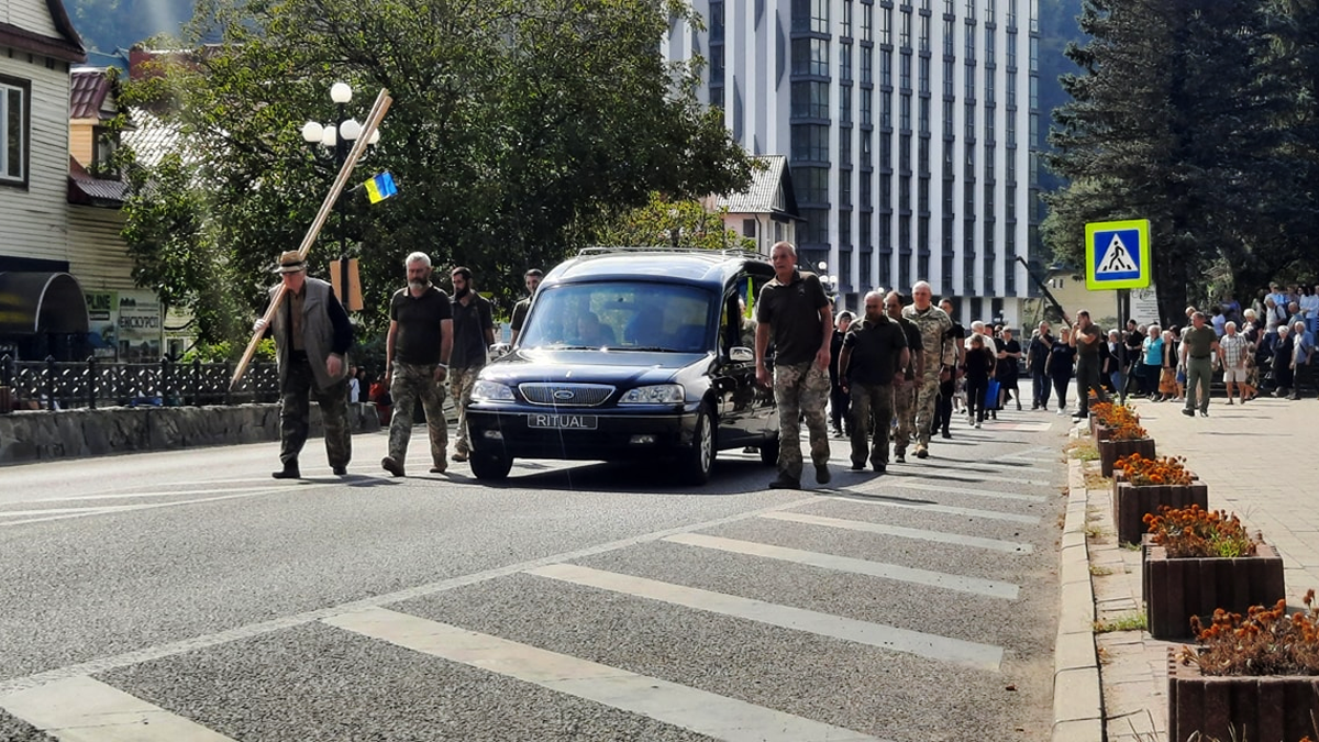 У Яремче попрощалися з полеглим воїном Валерієм Заїкою 3