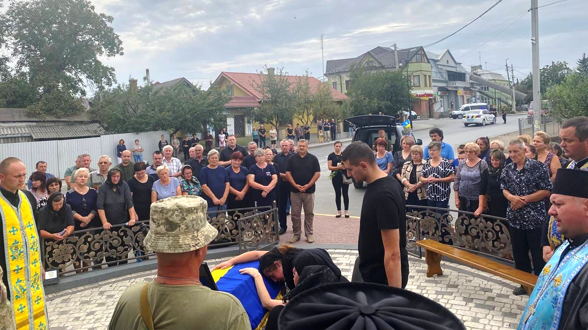 На Городенківщині в останню путь проведуть захисника Василя Гладана 3