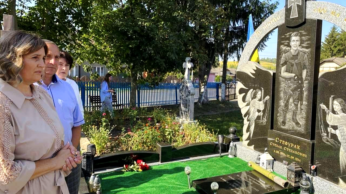 На Городенківщині батьки полеглого захисника оновили спортивну залу ліцею в пам'ять про сина 4