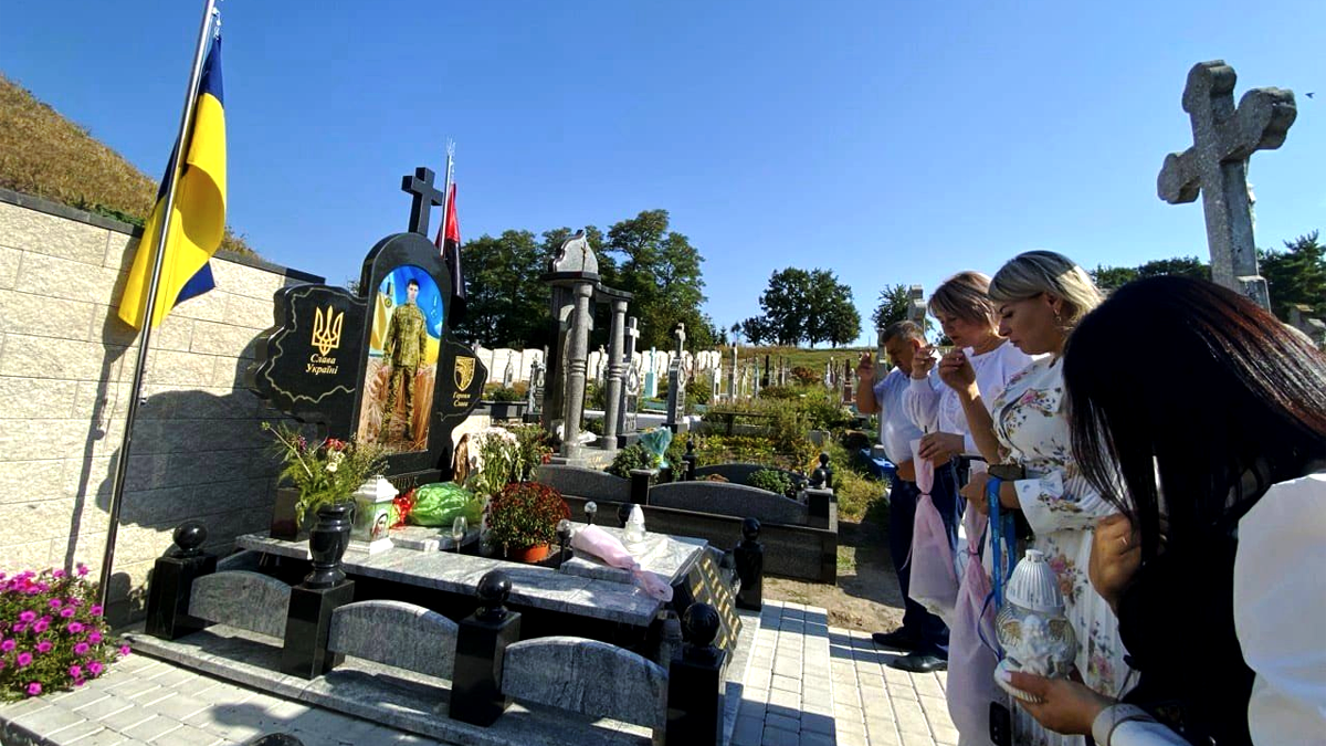 На Городенківщині батьки полеглого захисника оновили спортивну залу ліцею в пам'ять про сина 3