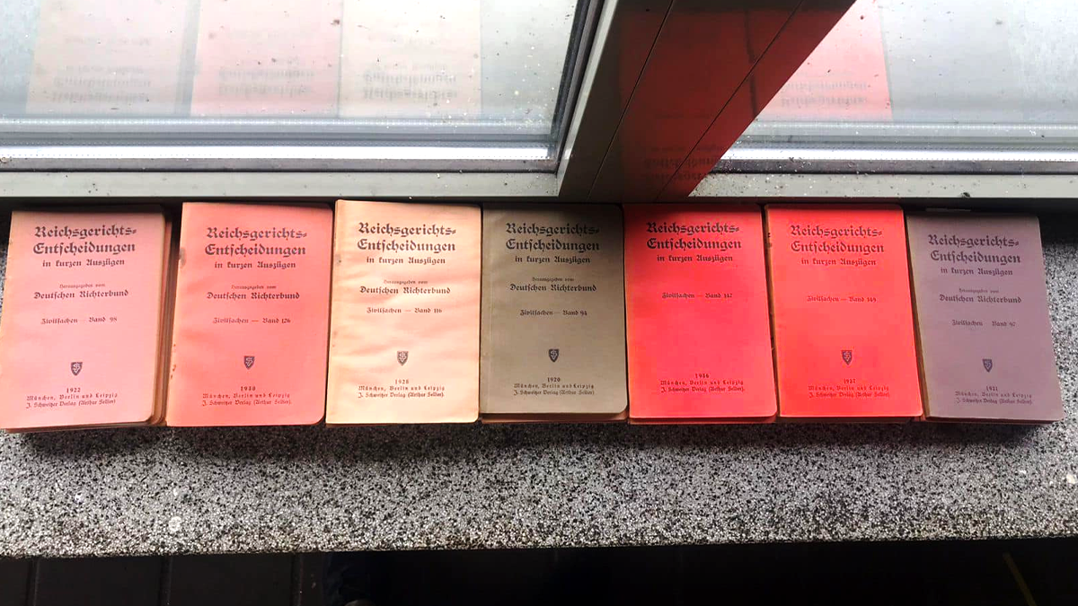 Українка намагалася вивезти у Польщу дві старовинні ікони та два ножі 1