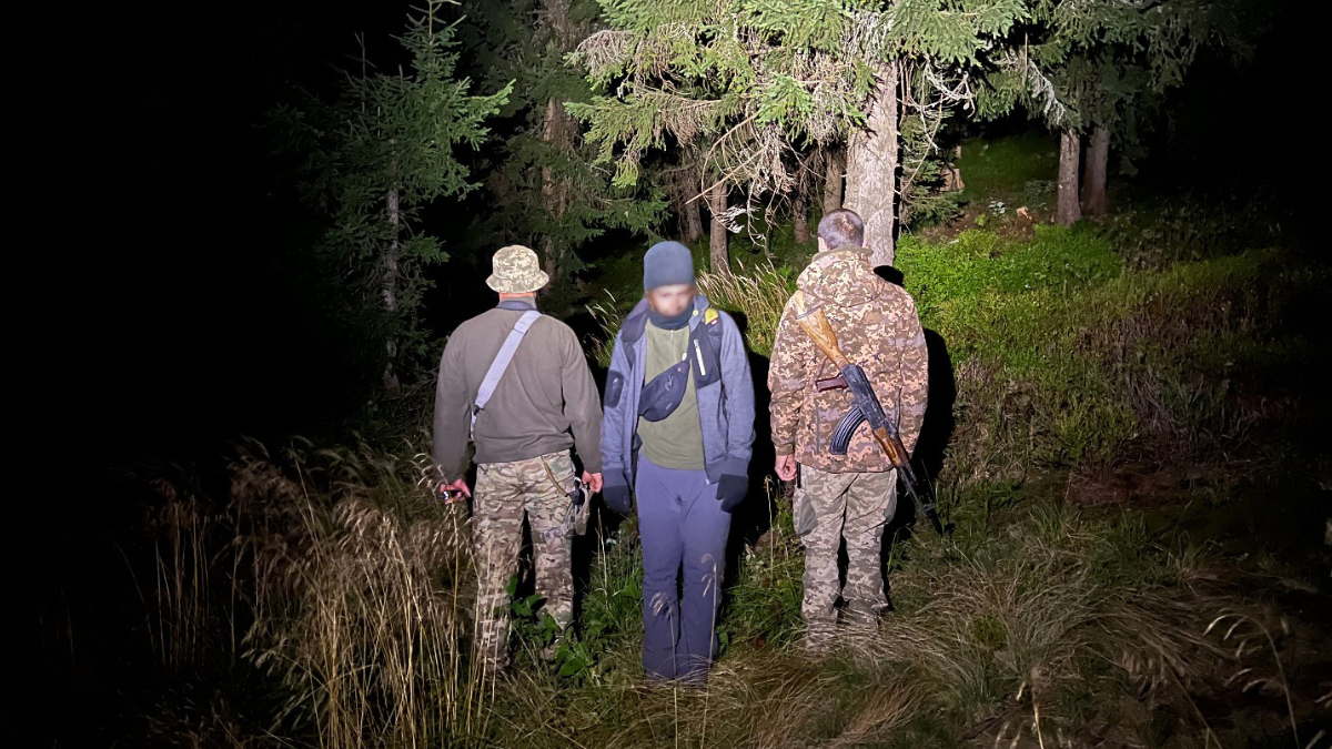 Батькова любов зупинила військовозобовязаного чоловіка за 50 метрів до кордону