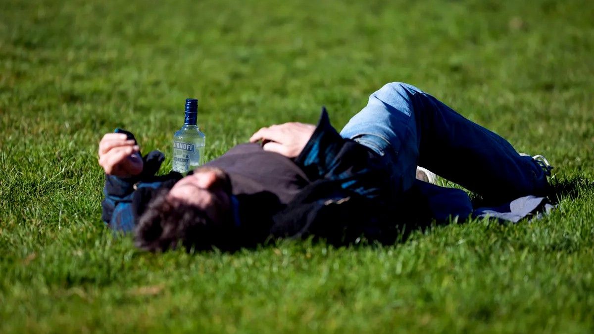 Малолітній пив самогонку на стадіоні, Городенківський суд оштрафував матір