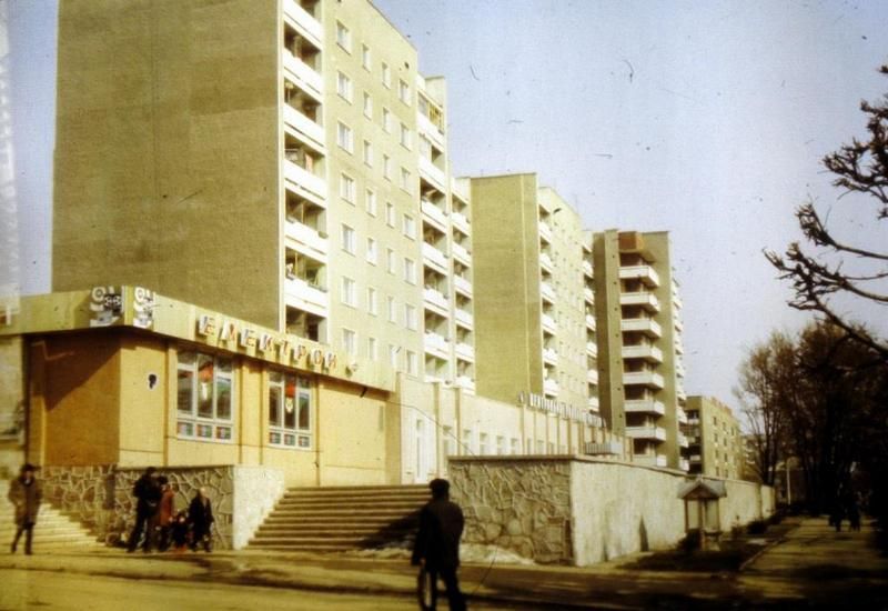 Тут нещодавно постала новобудова