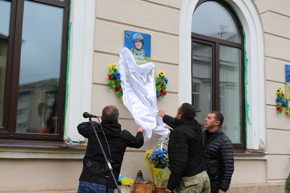 П'ятьом Героям відкрили пам'ятні дошки у школах Коломиї 12