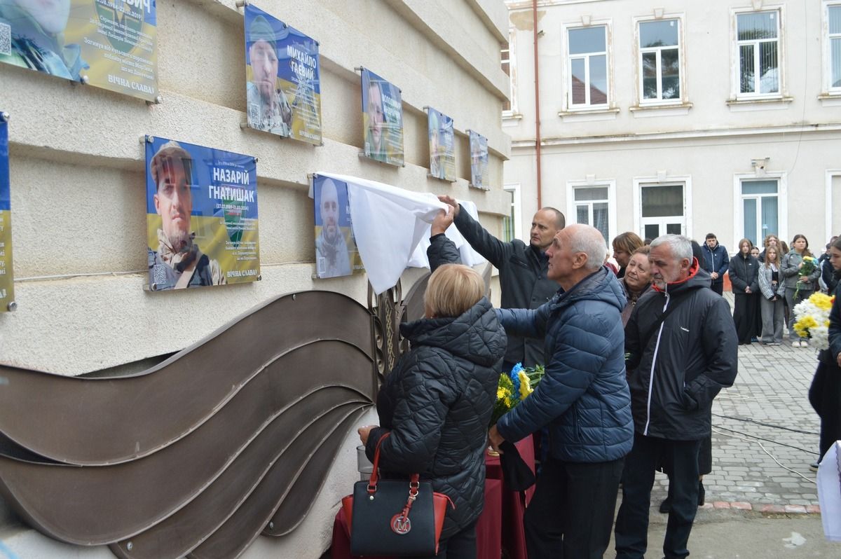П'ятьом Героям відкрили пам'ятні дошки у школах Коломиї 8
