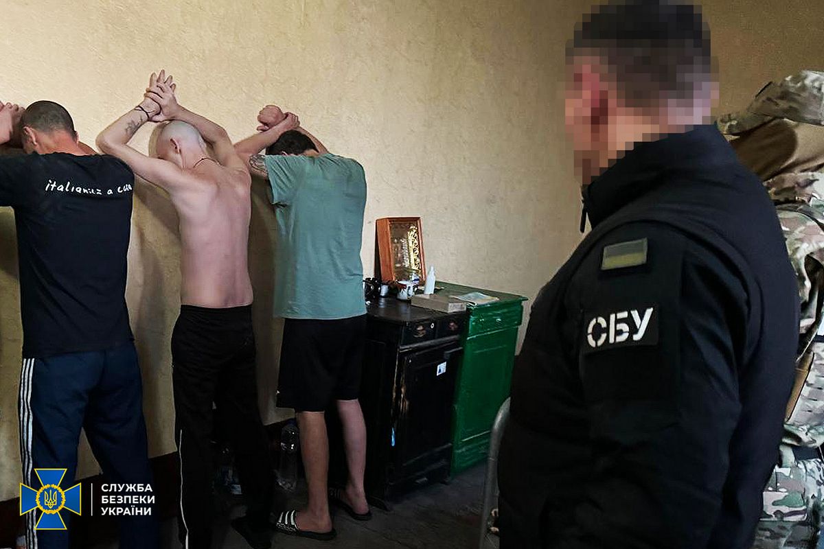 Постачали наркотики до в'язниць Прикарпаття: СБУ та поліція перекрила масштабний наркотрафік 4