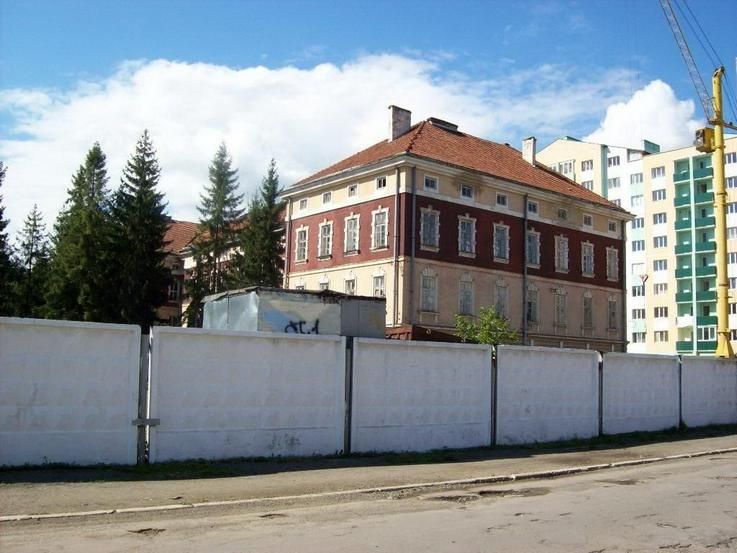 Історичних будівель австрійських казарм більше немає. Нові власники знесли будівлі, натомість забудували житловими багатоповерхівками