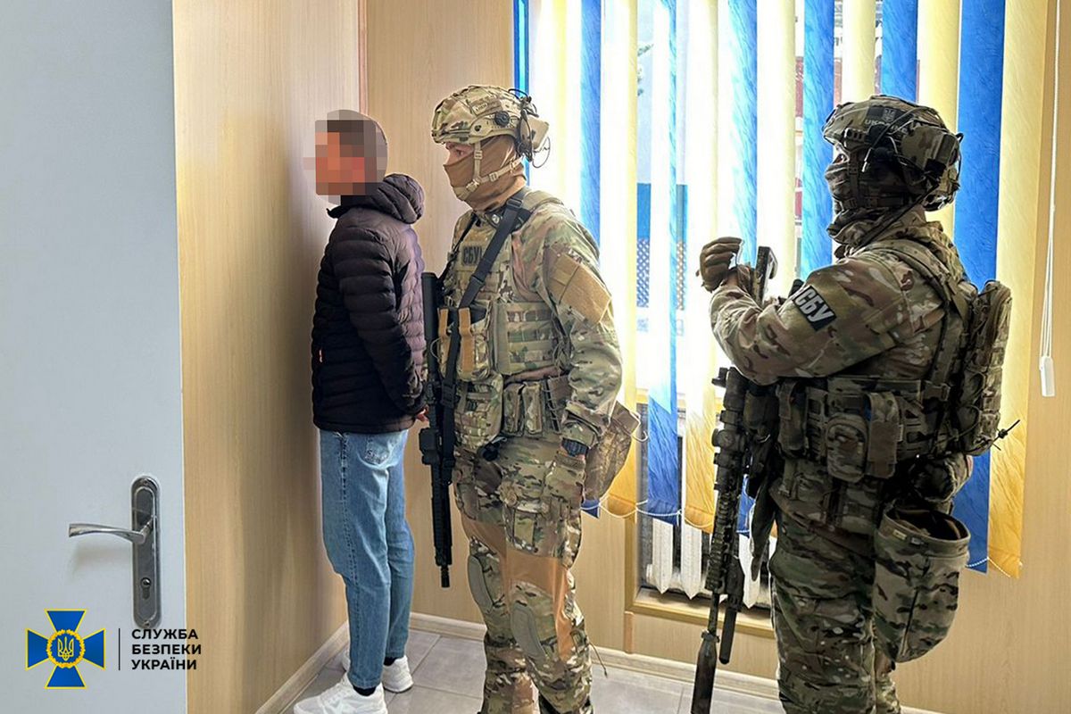 Прикордонник допомагав військовозобов'язаним з Прикарпаття втікати за кордон 1