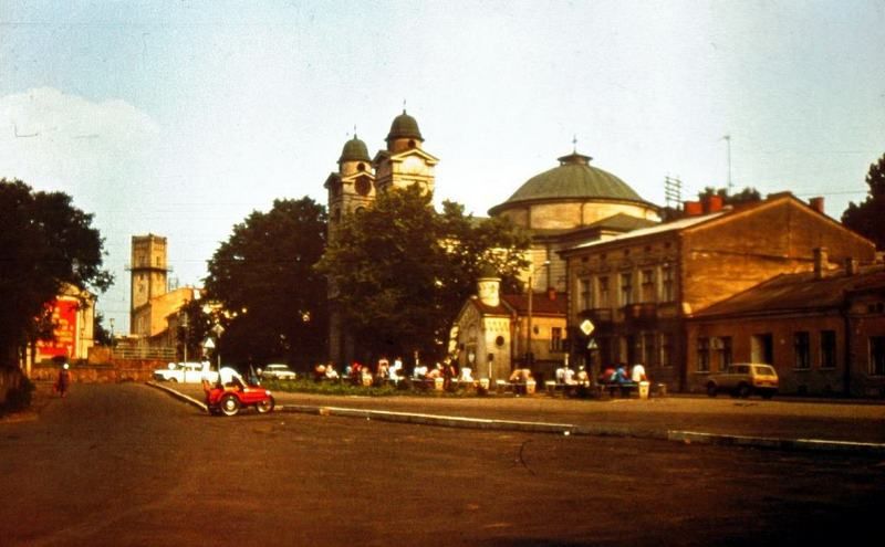 скверик на розі вул. Шевченка та просп. Грушевського