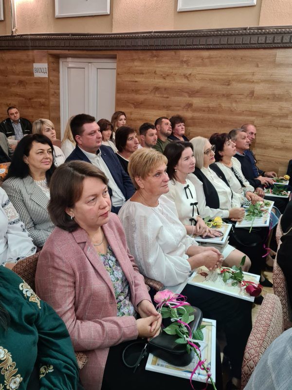 Кращі освітяни зі Снятинщини отримали нагороди з нагоди Дня вчителя 3