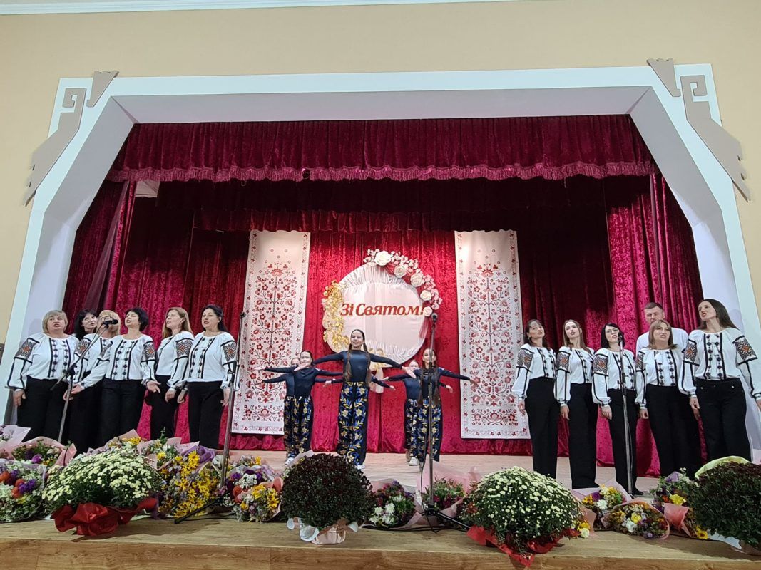 Кращі освітяни зі Снятинщини отримали нагороди з нагоди Дня вчителя 7