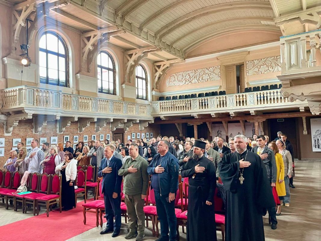 В Коломиї урочисто відзначили День вчителя та нагородили кращих освітян 5