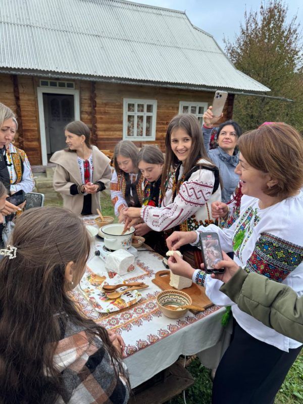 Гуцульська спадщина: на Косівщині провели виставку сирних коників 5