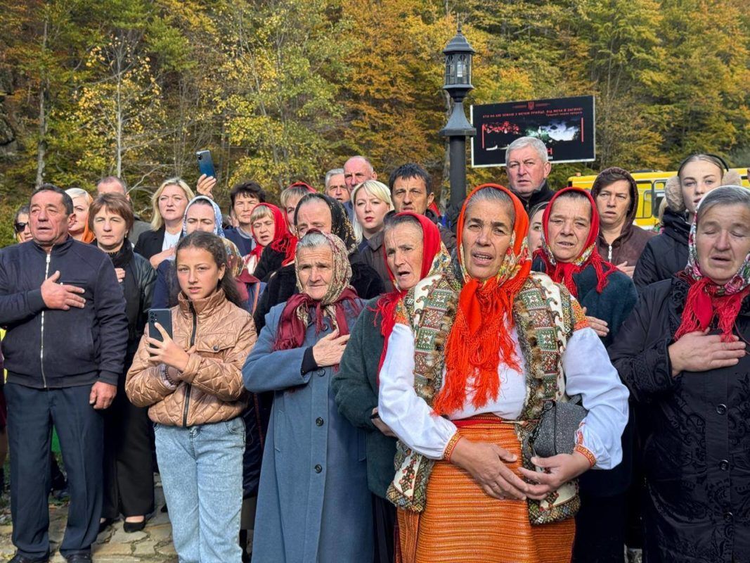 На місці легендарного бою УПА в селі Люча-Рушір освятили монумент повстанської слави 6