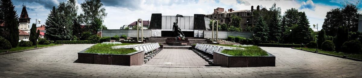 Площа Скорботи у 2024 році була демонтована. Тут також провели ексгумацію, виявили тіла НКВС-ників та німецьких солдат.