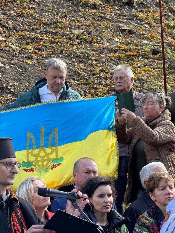 На місці легендарного бою УПА в селі Люча-Рушір освятили монумент повстанської слави 2