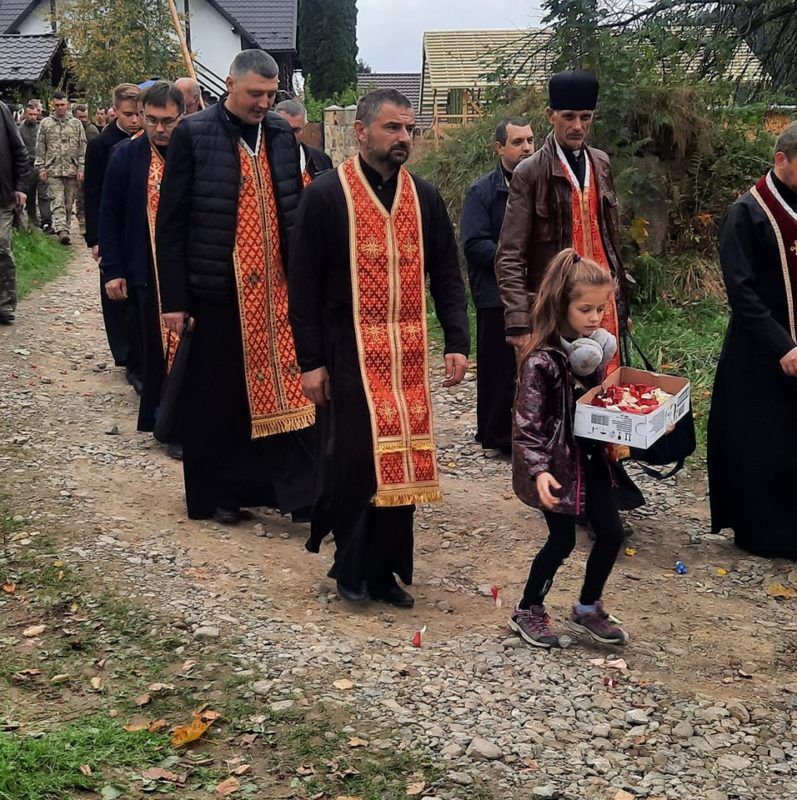 В Яремче в останню путь провели Героя Дмитра Федорчука 5