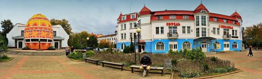 У 2023 році площа перед Музеєм писанкового розпису була реконструйована. Нині тут усе геть інакше