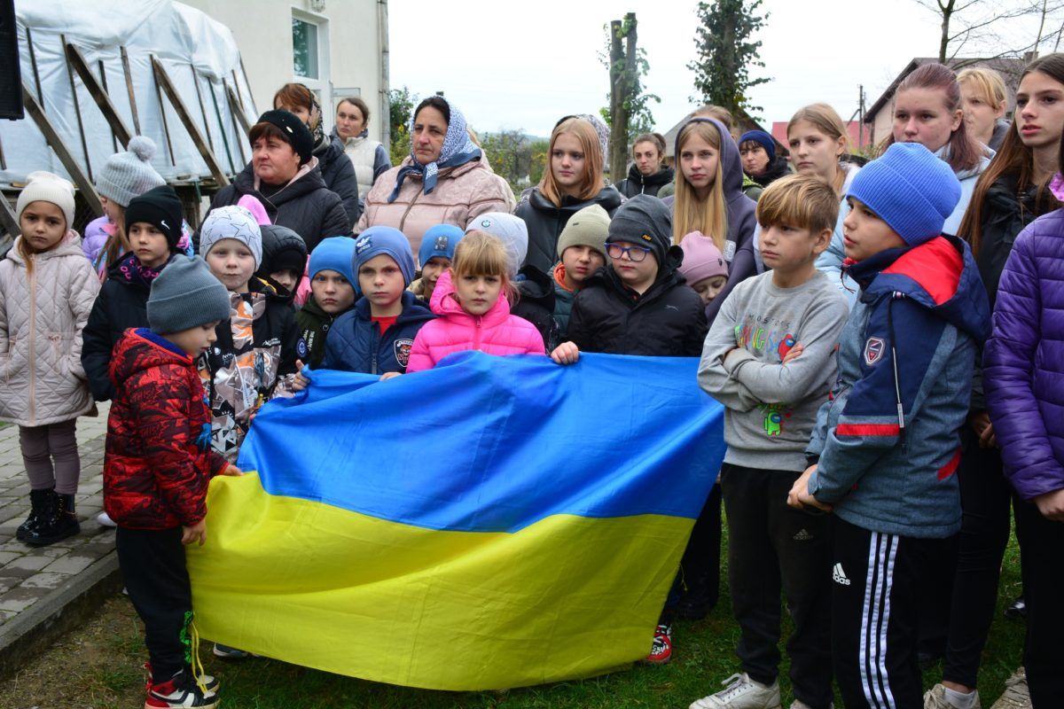 На Надвірнянщині відкрили меморіальну дошку Герою Любомиру Василенку 3