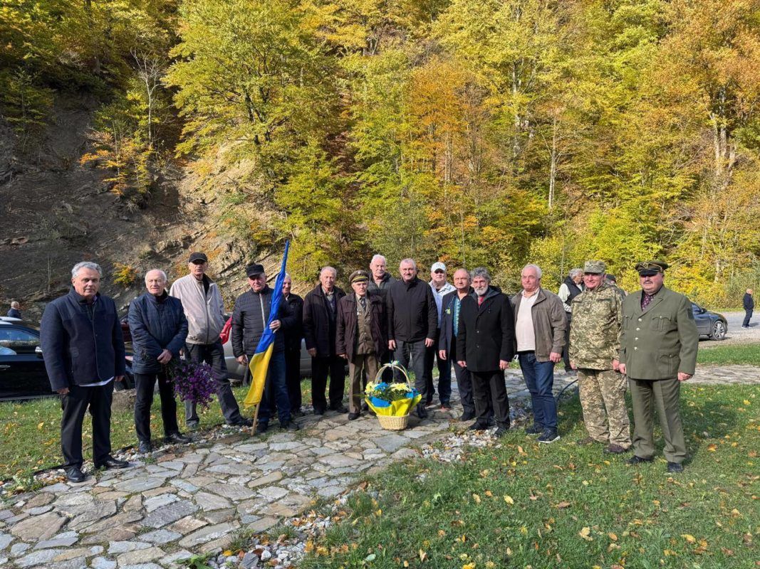 На місці легендарного бою УПА в селі Люча-Рушір освятили монумент повстанської слави 4