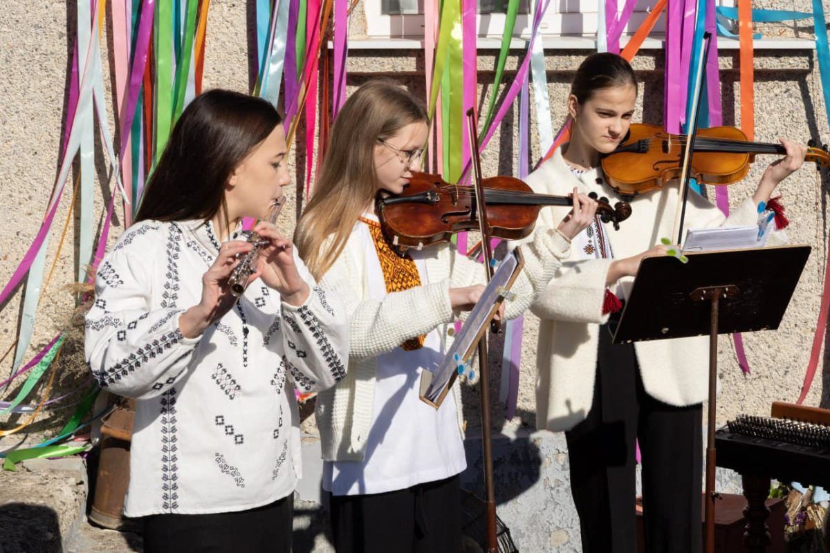 Осіння магія й творчість: в Шепарівцях розпочалось свято "Гарбузовий бум" 4