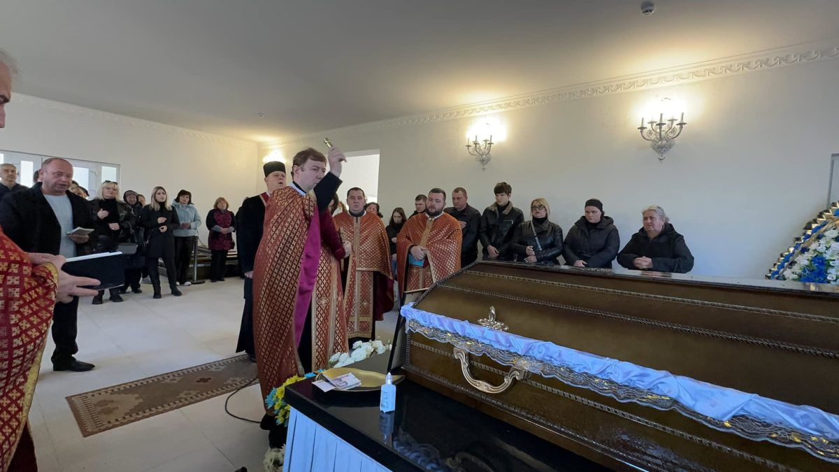 Надвірнянщина попрощалась із померлим воїном Олександром Шишенком 7