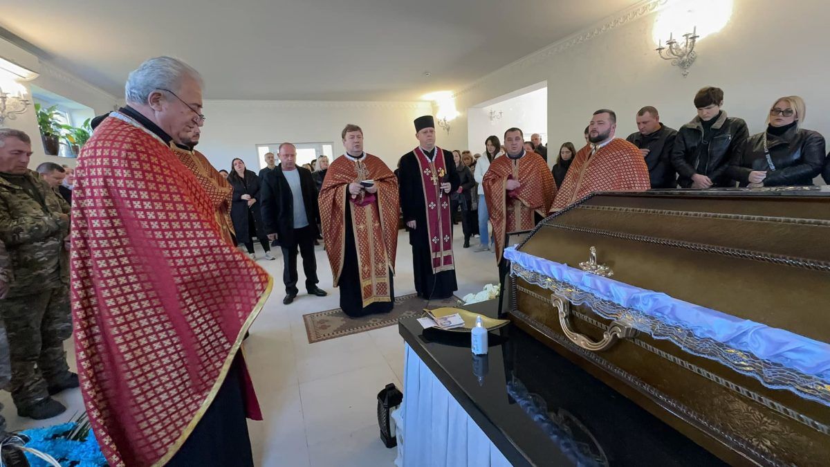 Надвірнянщина попрощалась із померлим воїном Олександром Шишенком 9