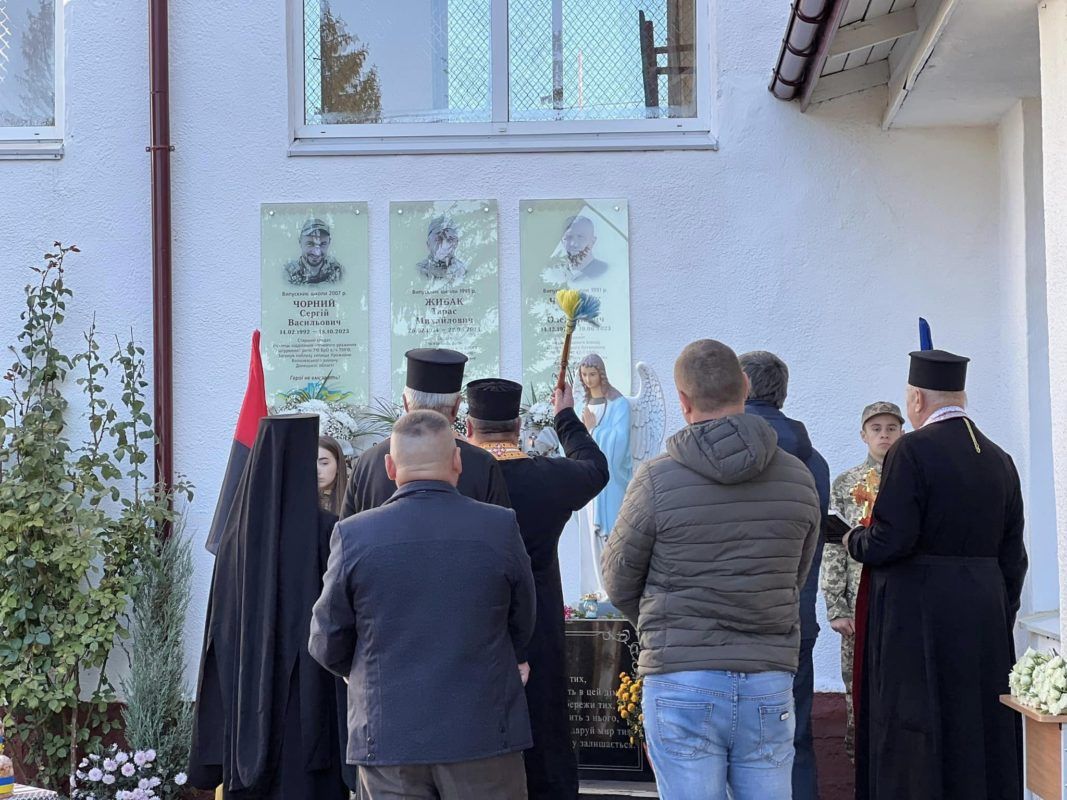 В Отинійській громаді відкрили три пам'ятні дошки загиблим Героям 2