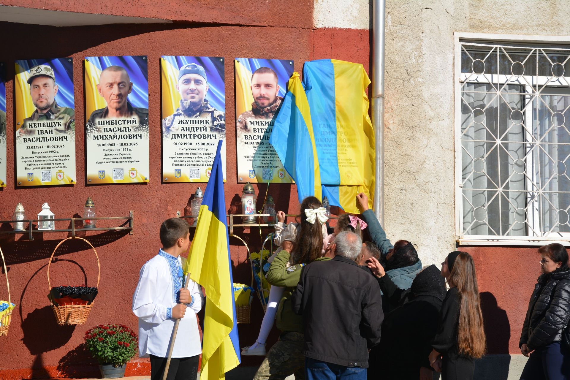 На Надвірнянщині відкрили меморіальні дошки п'ятьом полеглим воїнам 4