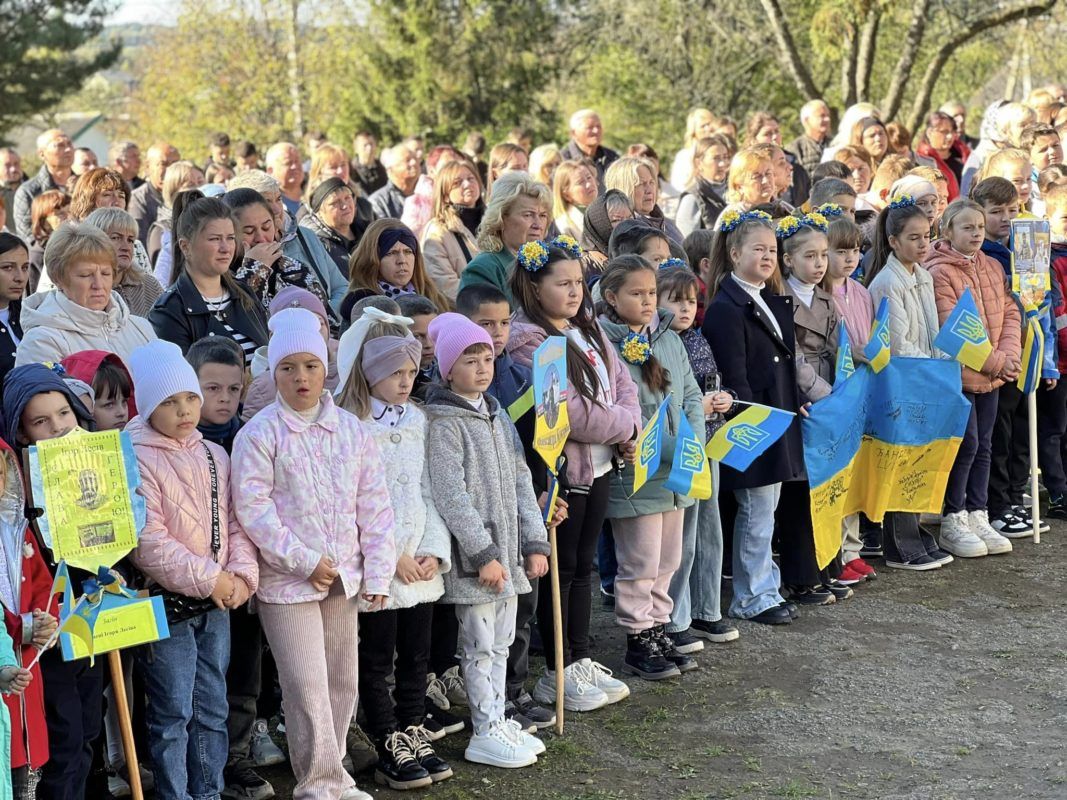В Отинійській громаді відкрили три пам'ятні дошки загиблим Героям 3