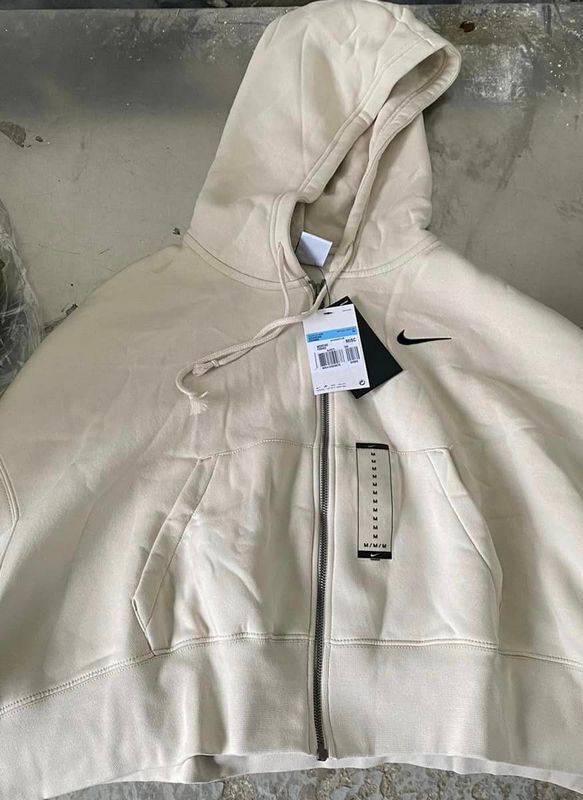 На кордоні зупинили прикарпатця із незадекларованим одягом та взуттям на 120 тис грн 1